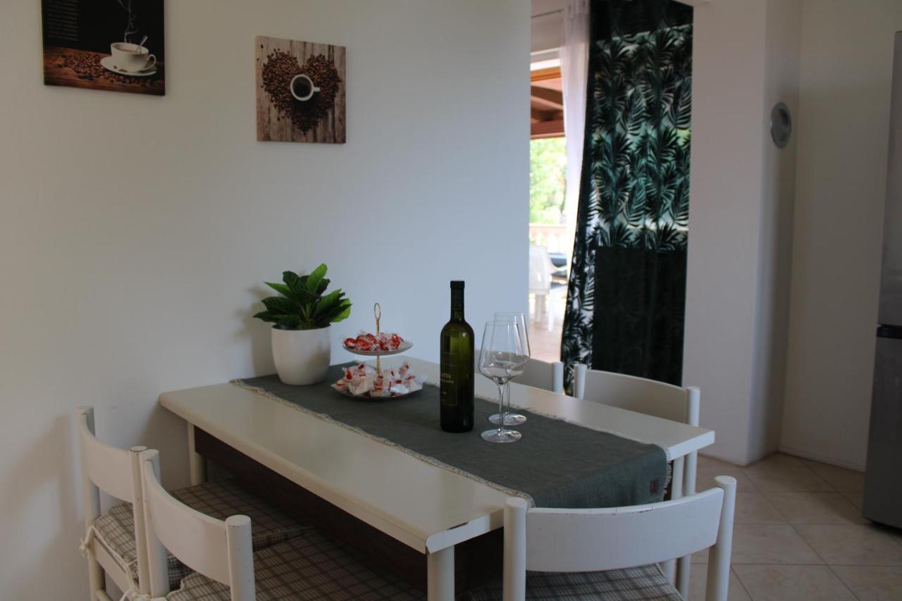 Sveti Vid-Miholjice Apartment Noel מראה חיצוני תמונה